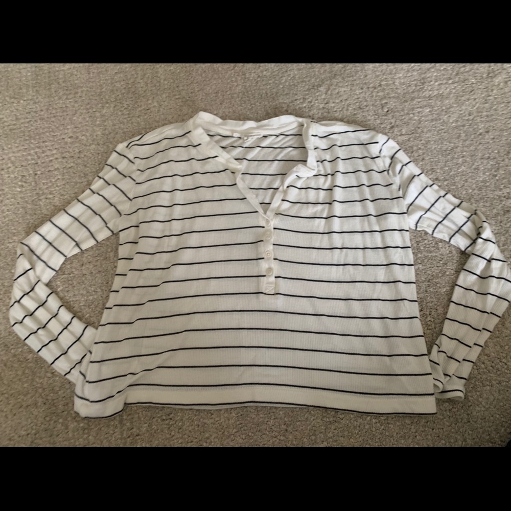 Cropped long sleeve shirt